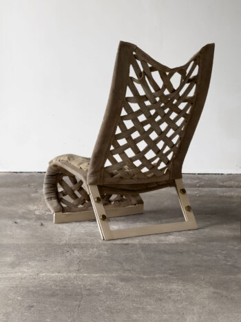 Fotel Marzio Cecchi z 1976 roku, widok od tyłu, oliwkowy zamsz i stalowa rama