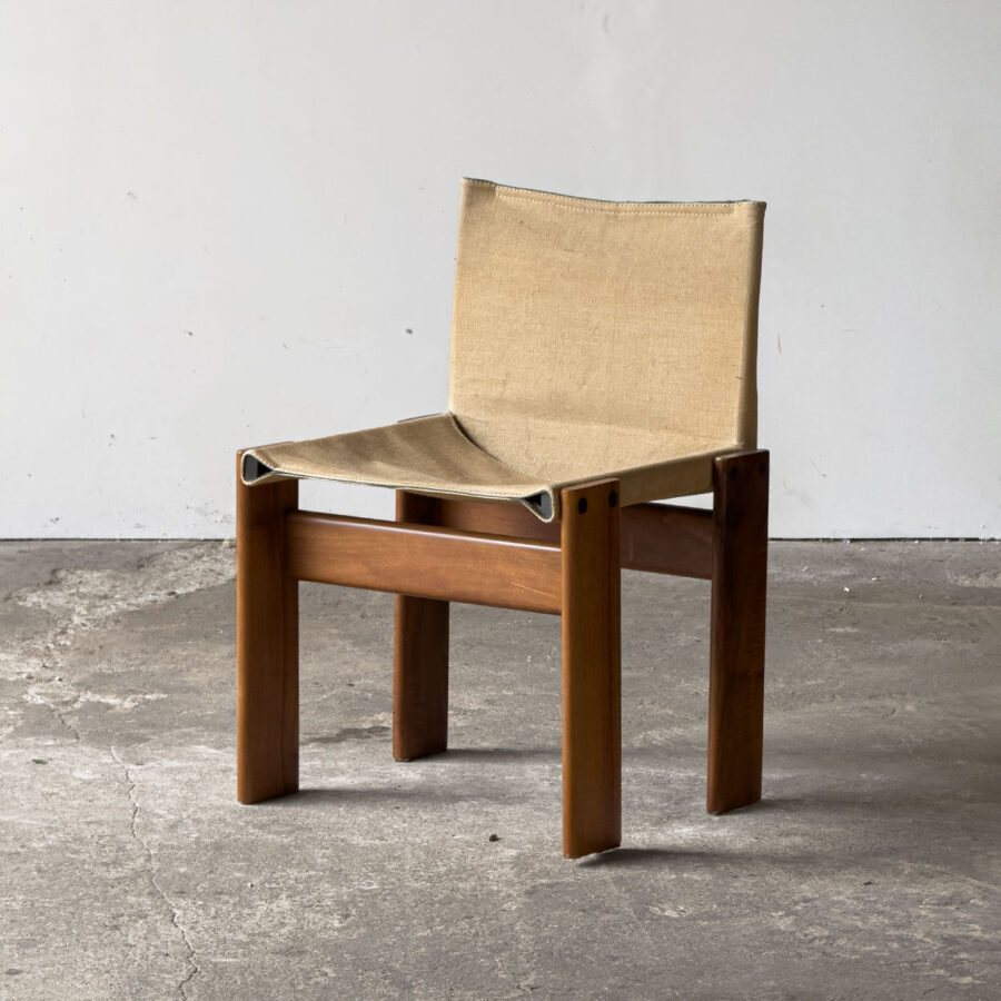 Krzesło Monk Afra i Tobia Scarpa dla Molteni, wersja lniana