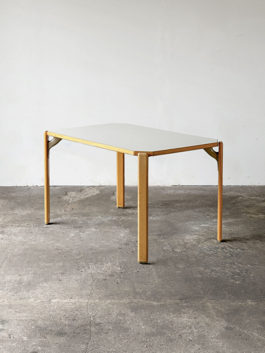 Średni stół Rey 3300, proj. Bruno Rey, Kusch+co, Niemcy