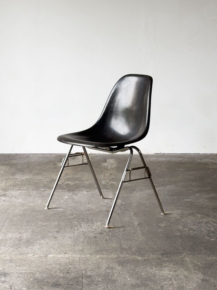 Krzesło DSS z włókna szklanego, Rey i Charles Eames, Vitra