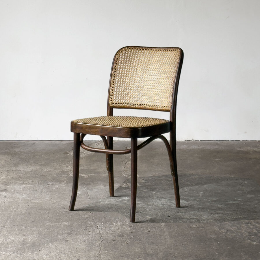 Krzesło gięte nr 811 z plecionką wiedeńską, widok z przodu