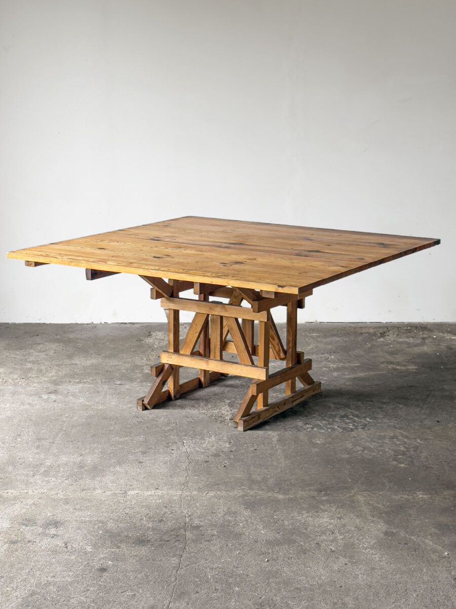 Stół z katalogu Autoprogettazione, proj. Enzo Mari