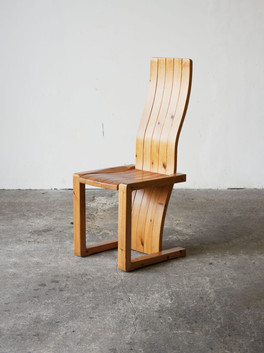 Falowane krzesło sosnowe, Niemcy