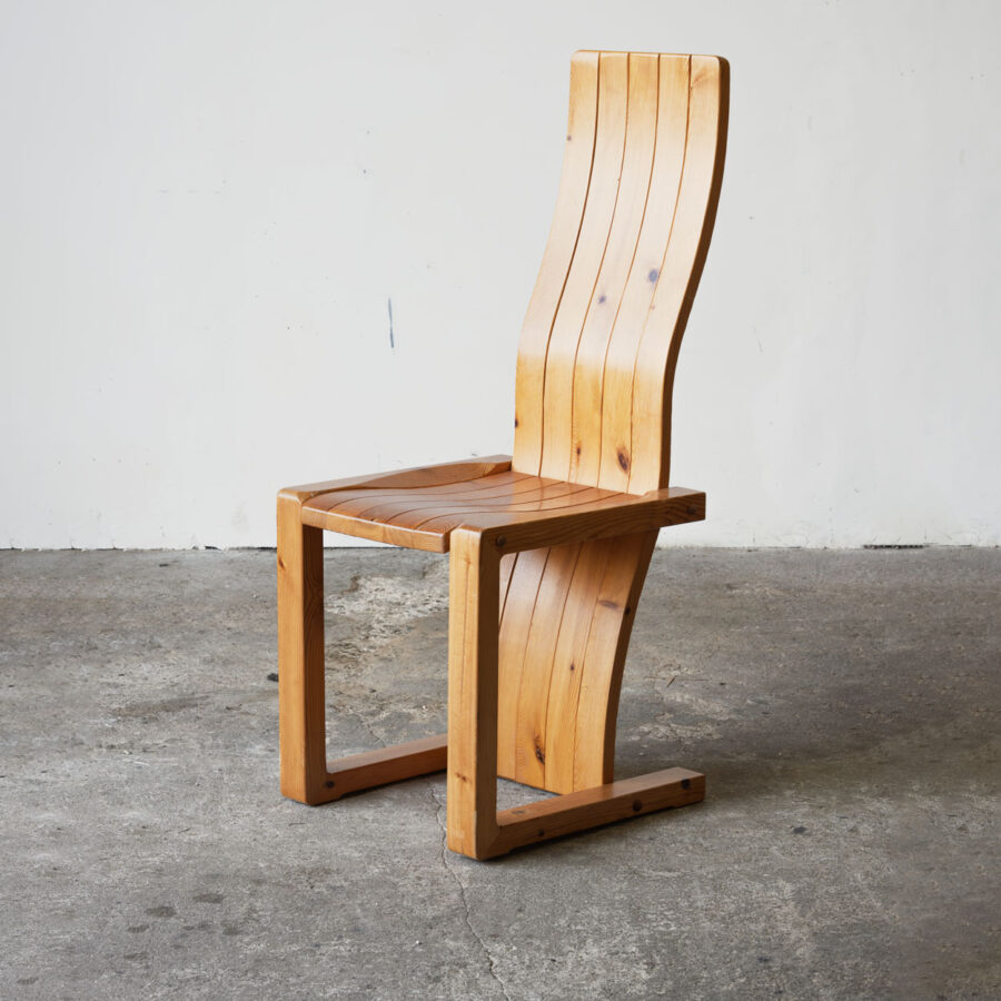 Falowane krzesło sosnowe, Niemcy