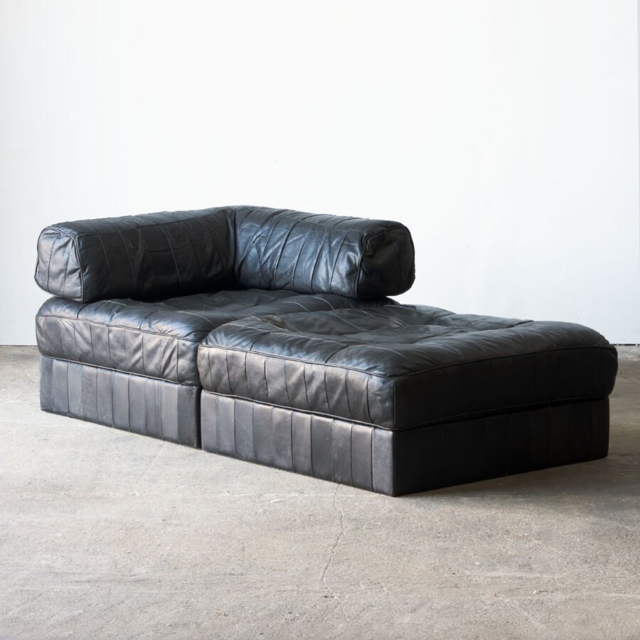 Czarna sofa De Sede DS-88 z jednym oparciem