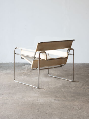 fotel Wassily widok z tyłu, detal konstrukcji rurowej