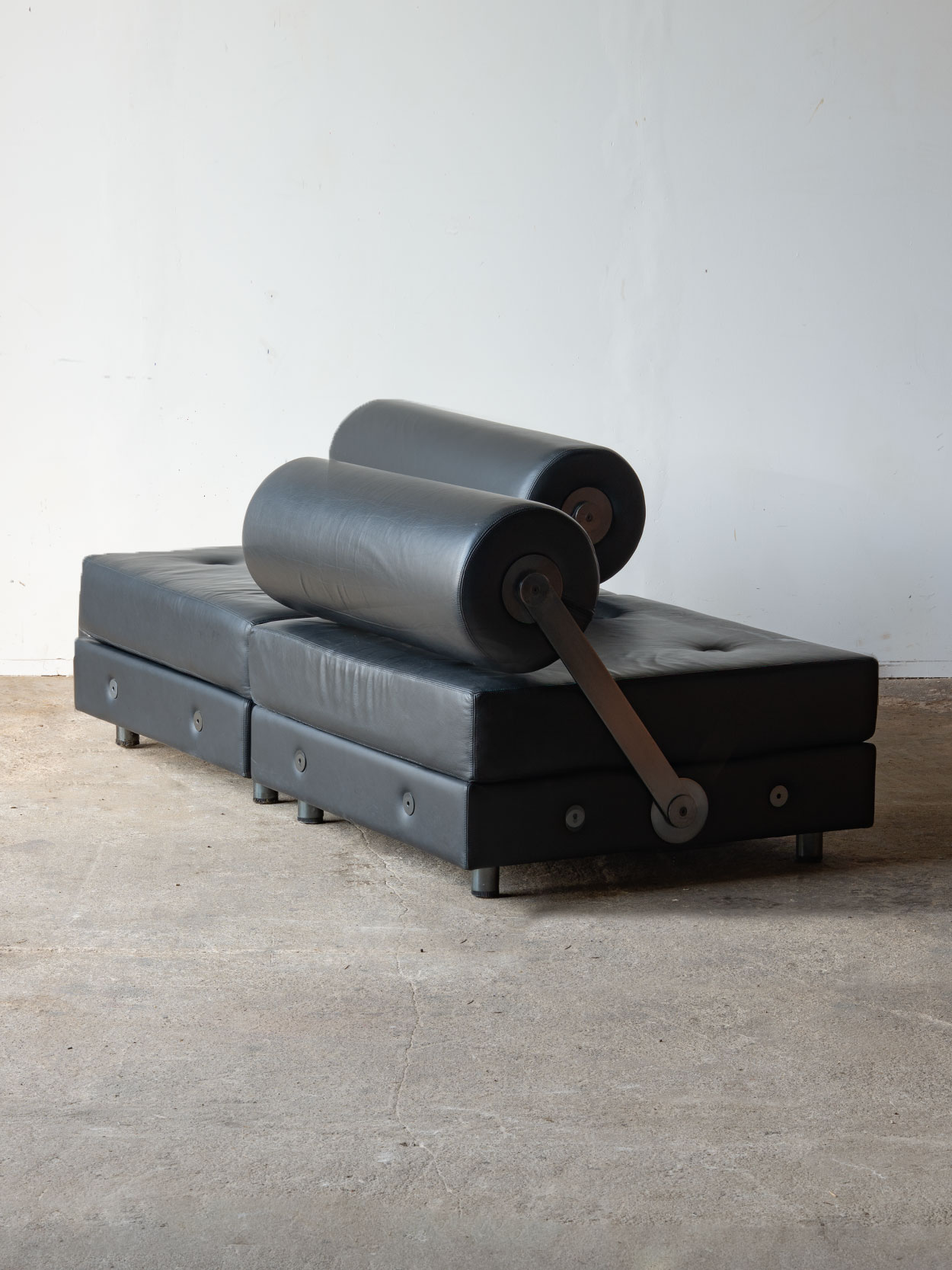 Sofa Todo Modo z oparciami w różnych pozycjach