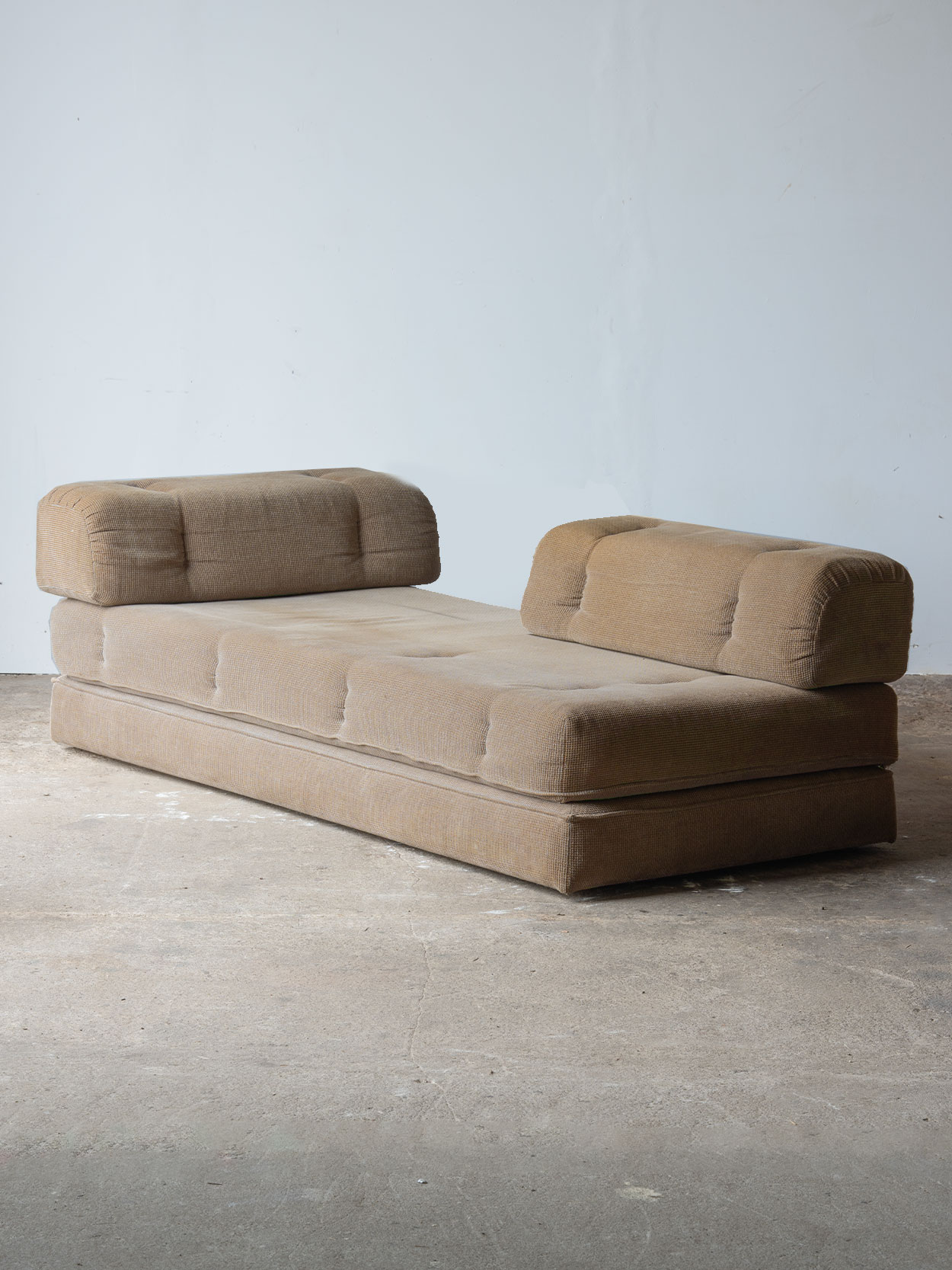 Kanapa Atrium Wittmann z przesuwanymi oparciami