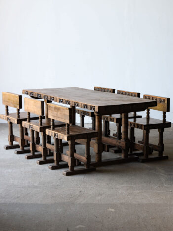 Zestaw drewniany Cepelia: stół i osiem krzeseł w rustykalnym stylu