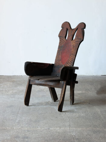 Fotel rzeźbiony widok frontowy