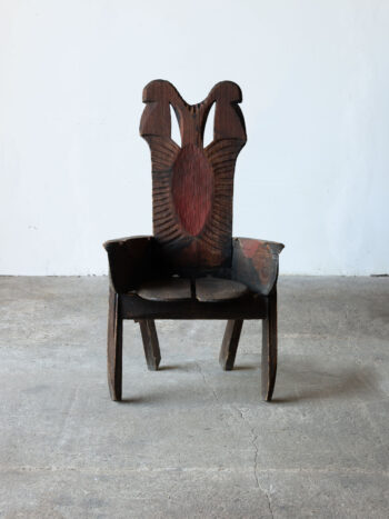 Fotel rzeźbiony widok frontowy