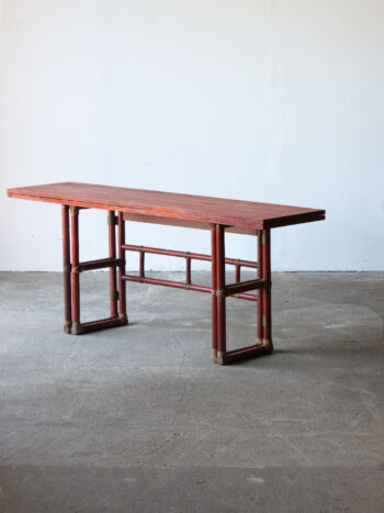 Stół McGuire w formie złożonej