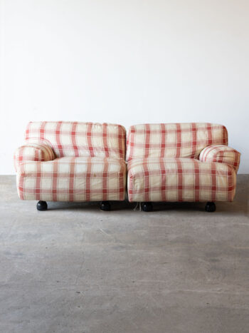 Kraciasta sofa Fiandra, proj. Vico Magistretti, Cassina, Włochy